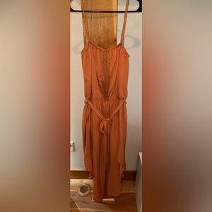 Women’s sleeveless jumpsuit, straps can be taken off, built in shorts